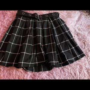 Cute pleated Hot Topic skirt